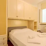 Guesthost - Porto Antico Apartament Genua